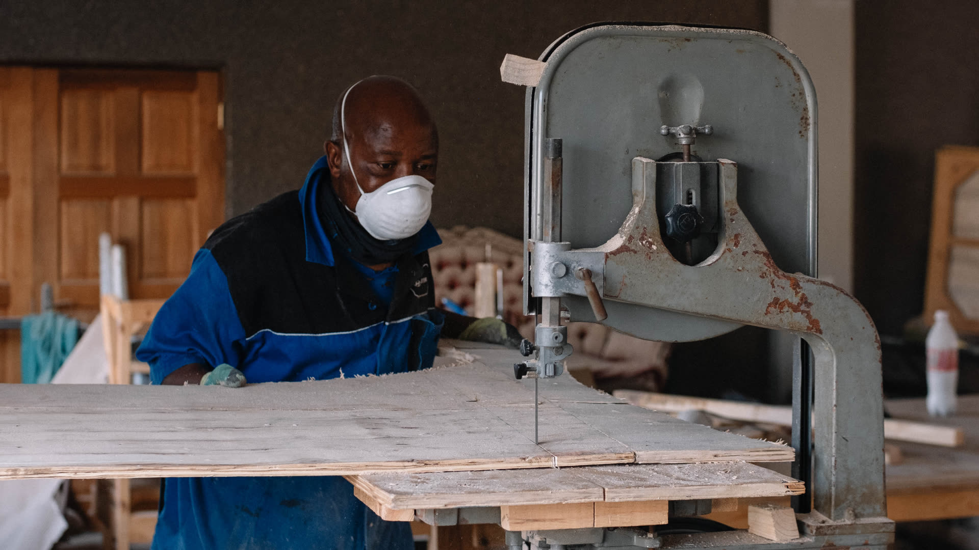 D3 craftsman cutting timber on workshop equipment