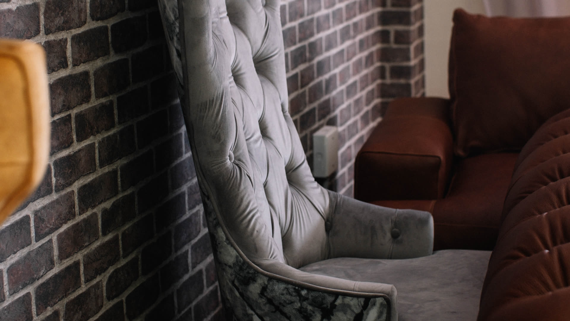 D3 Chesterfield buttoning and leather detail