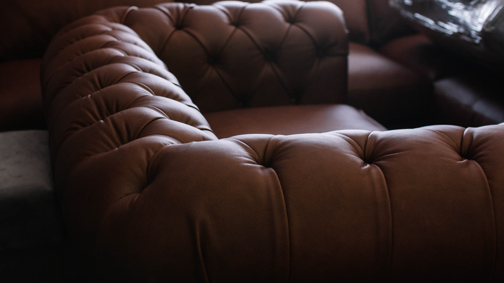 D3 leather Chesterfield seat detail