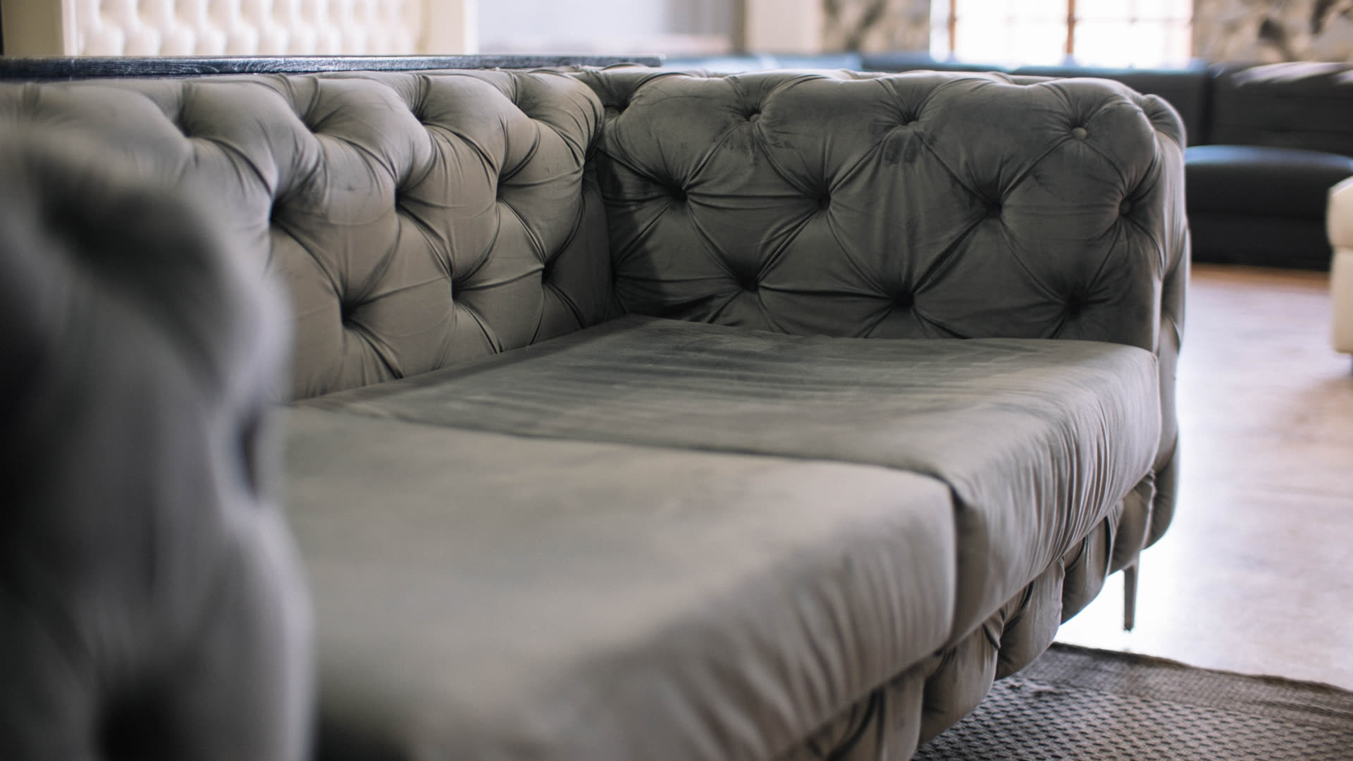 D3 Chesterfield deep-button seating